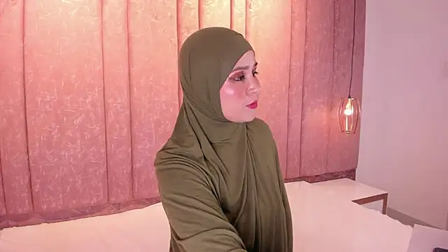 Snapshot of SamiQuest chatting on November 2025 04:05:01 AM SamiQuest online show from November 2025 04:05:01 AM