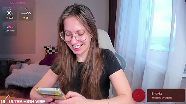 Snapshot of ms_allison_w chatting on February 2025 02:02:01 PM ms allison w online show from February 2025 02:02:01 PM