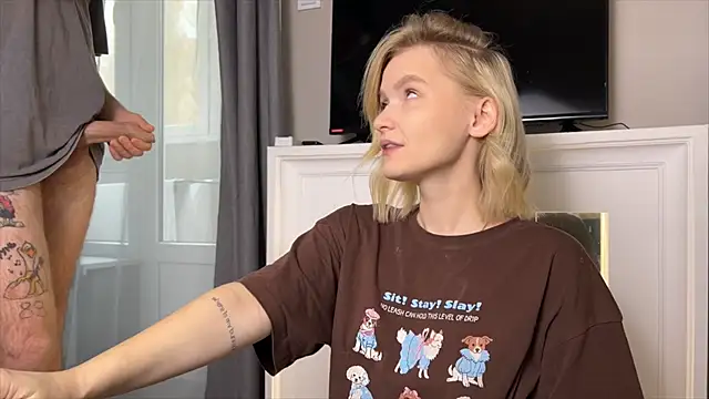 Snapshot of Adelovenick chatting on November 2025 08:37:01 AM Adelovenick online show from November 2025 08:37:01 AM