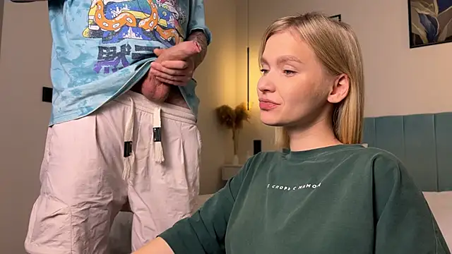 Adelovenick online show from December 2025 08:49:01 AM