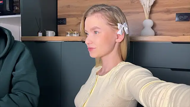 Adelovenick online show from February 2026 07:43:01 PM