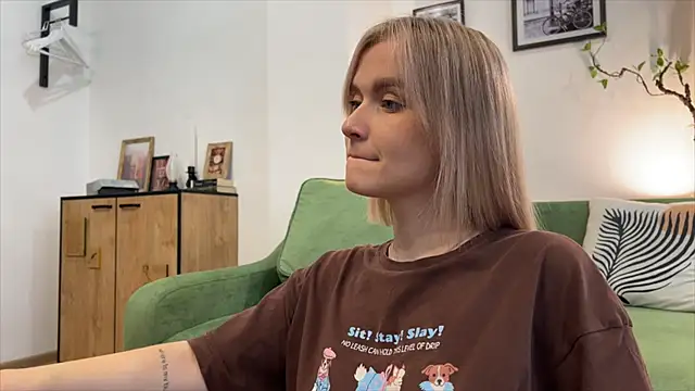 Snapshot of Adelovenick chatting on October 2025 11:00:02 AM Adelovenick online show from October 2025 11:00:02 AM