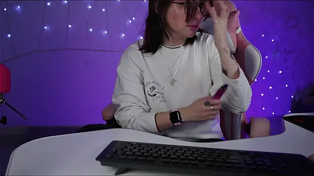 Lana  May online show from February 2025 02:43:02 PM