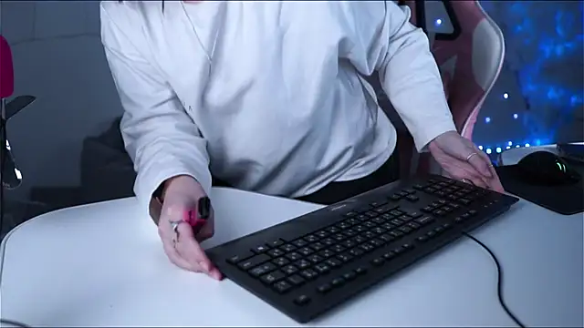 Lana  May online show from March 2025 06:11:01 PM