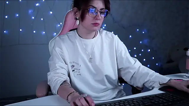 Lana  May online show from March 2025 02:47:01 PM