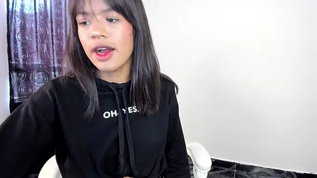 meganthompsonn22 online show from April 2026 01:24:01 PM