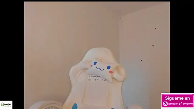 meganthompsonn22 online show from November 2025 04:32:01 PM