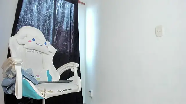 meganthompsonn22 online show from May 2026 08:40:02 PM