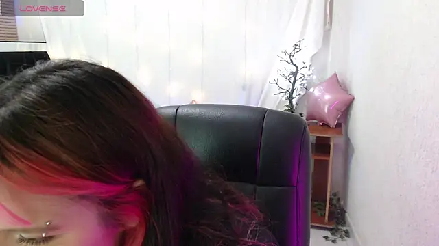 mixie cute online show from December 2024 12:32:02 AM