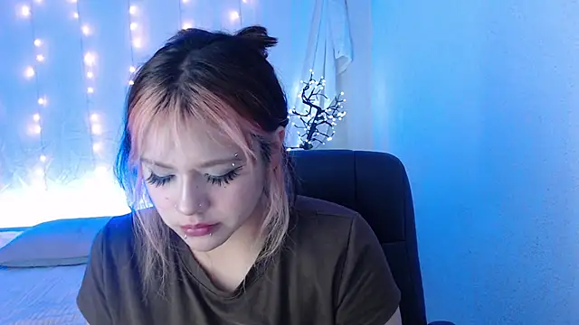 mixie cute online show from December 2024 10:56:01 PM