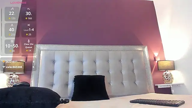 IssyRosse online show from October 2025 01:43:01 PM