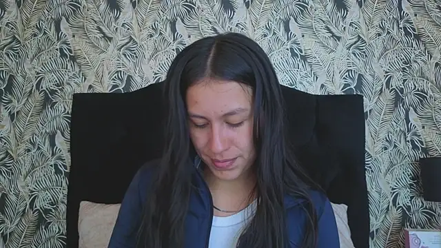 EmiGomez  online show from December 2025 01:24:02 PM