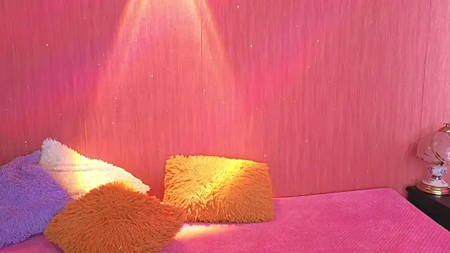 EmiGomez  online show from October 2025 01:23:01 PM