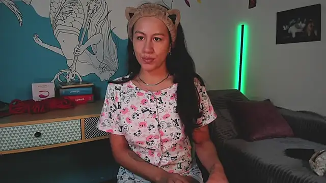 EmiGomez  online show from February 2026 12:13:02 PM