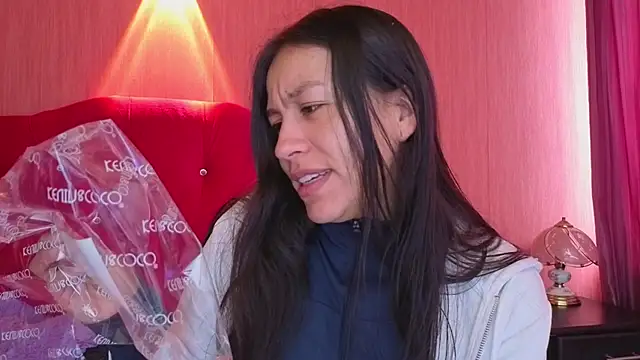 EmiGomez  online show from October 2025 01:35:02 PM