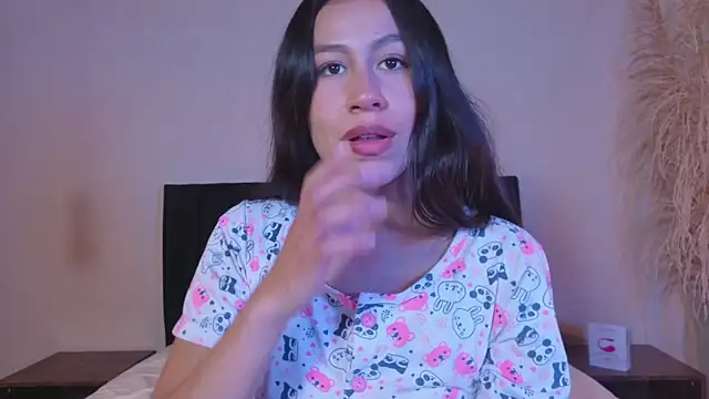 EmiGomez  online show from February 2026 03:24:01 PM