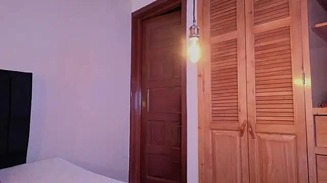 EmiGomez  online show from January 2026 12:30:01 PM