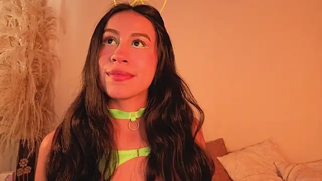 EmiGomez  online show from October 2025 01:45:01 PM