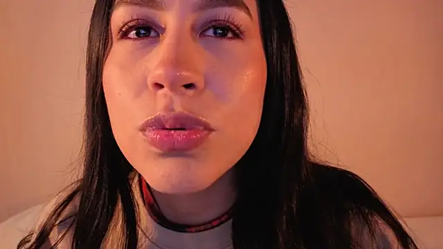 EmiGomez  online show from November 2025 01:59:02 PM