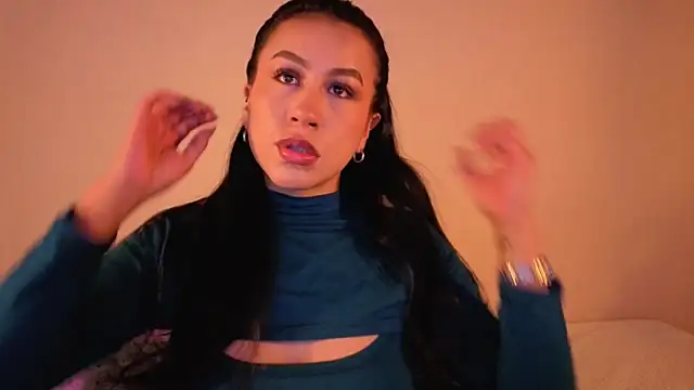 EmiGomez  online show from November 2025 05:28:01 PM