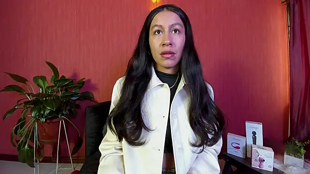 EmiGomez  online show from April 2026 01:01:01 PM