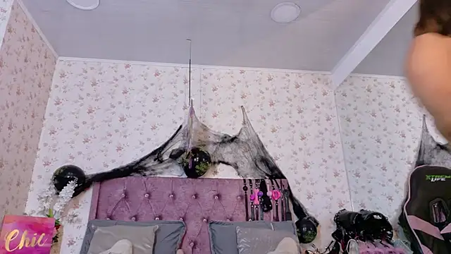 AvrillThomas online show from October 2025 07:11:01 PM