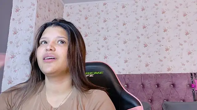 AvrillThomas online show from November 2025 05:49:02 PM