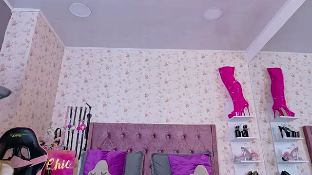 AvrillThomas online show from April 2026 06:48:02 PM