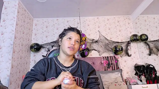 AvrillThomas online show from October 2025 03:32:02 PM