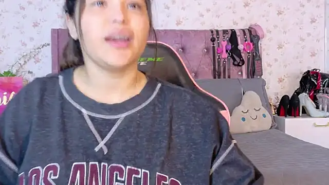 AvrillThomas online show from November 2025 05:05:01 PM