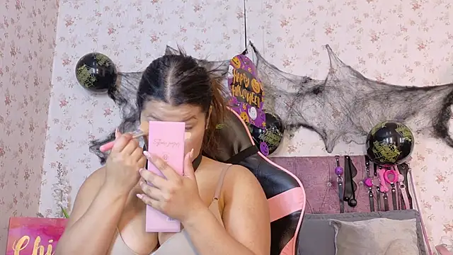 AvrillThomas online show from October 2025 03:11:01 PM