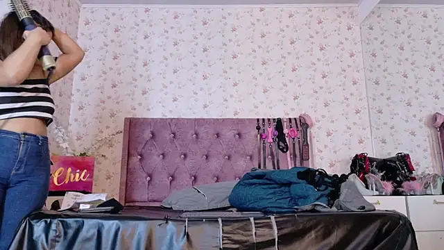 AvrillThomas online show from November 2025 04:00:02 PM