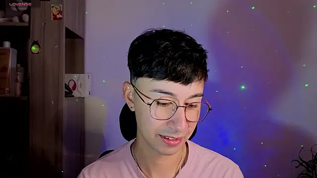 Snapshot of cameron_cum chatting on October 2025 12:19:02 PM cameron cum online show from October 2025 12:19:02 PM