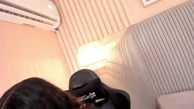 samyriverss online show from December 2025 05:23:02 PM