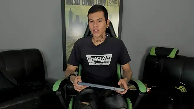 Snapshot of jamesinked_ chatting on February 2025 06:37:01 PM jamesinked  online show from February 2025 06:37:01 PM