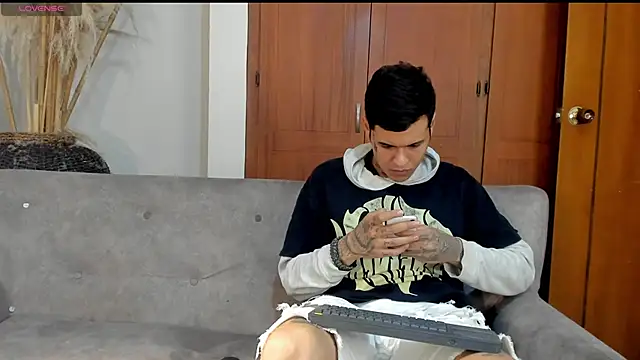 Snapshot of jamesinked_ chatting on October 2025 01:17:01 AM jamesinked  online show from October 2025 01:17:01 AM