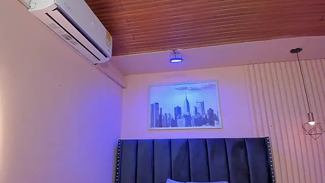 viiolett lee online show from September 2025 09:00:01 PM