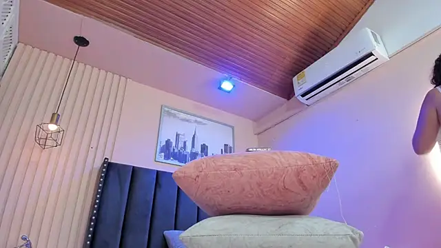 viiolett lee online show from February 2026 07:44:02 PM