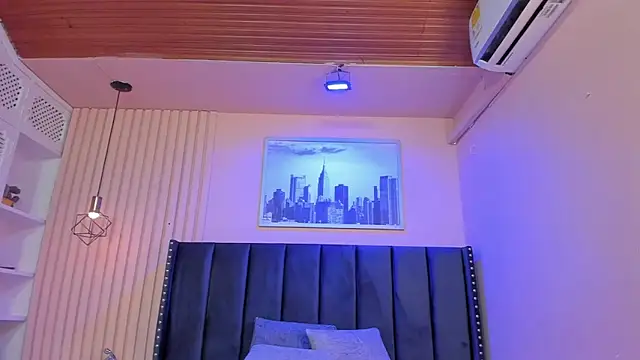 viiolett lee online show from October 2025 08:20:02 PM