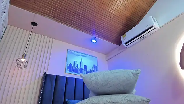 viiolett lee online show from February 2026 02:30:02 PM