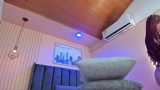 viiolett lee online show from December 2025 09:06:02 PM