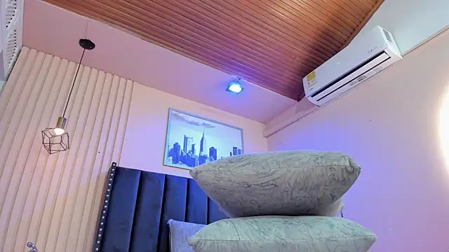 viiolett lee online show from February 2026 07:52:02 PM