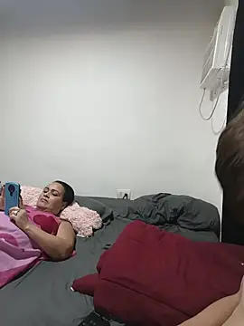 Milfvalesk online show from May 2026 10:29:01 AM