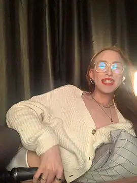 Snapshot of Avril_Pearly_ chatting on February 2025 09:31:01 PM Avril Pearly online show from February 2025 09:31:01 PM