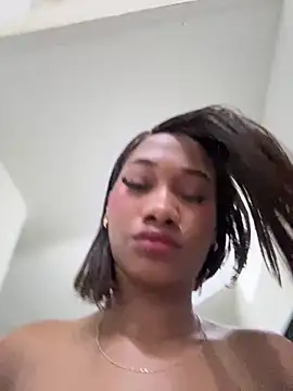 Snapshot of vayoleen chatting on February 2026 01:03:02 AM vayoleen online show from February 2026 01:03:02 AM