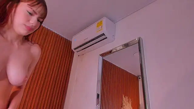 RosarioCruzz online show from April 2026 11:49:01 AM