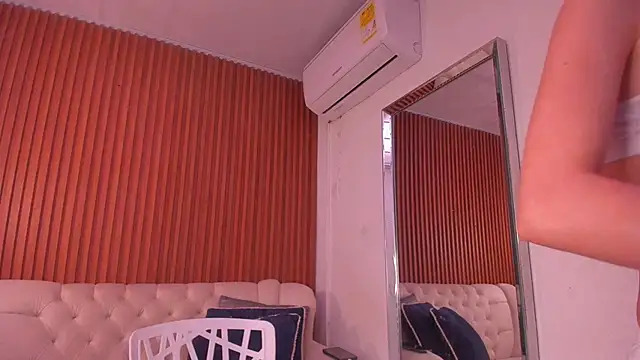 RosarioCruzz online show from March 2026 03:30:01 PM