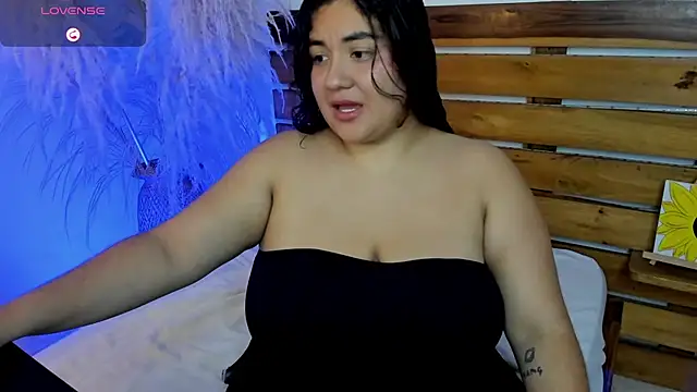 Snapshot of nadine_russo chatting on May 2026 10:52:01 PM nadine russo online show from May 2026 10:52:01 PM