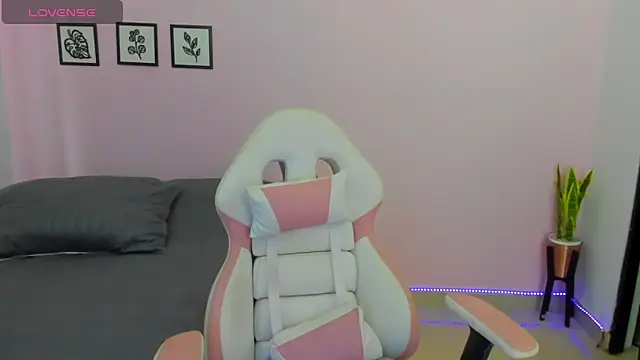 sophie pazz online show from March 2026 04:44:01 PM