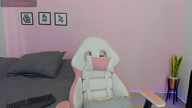 sophie pazz online show from April 2026 05:41:01 PM